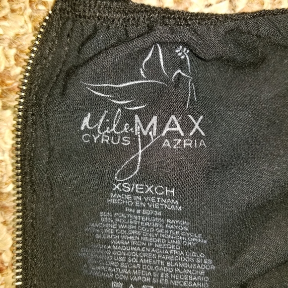 Cute zipper back top NWOT - Picture 3 of 4